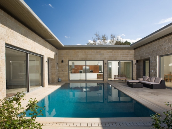 וילת פאר בשכונה מבוקשת למכירה בקיסריה